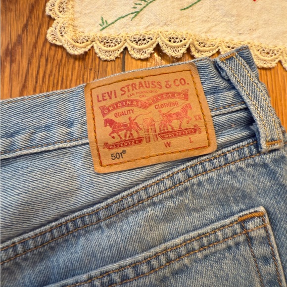 Levi's Light Blue Jean Cut-offs W 29 - Picture 4 of 12